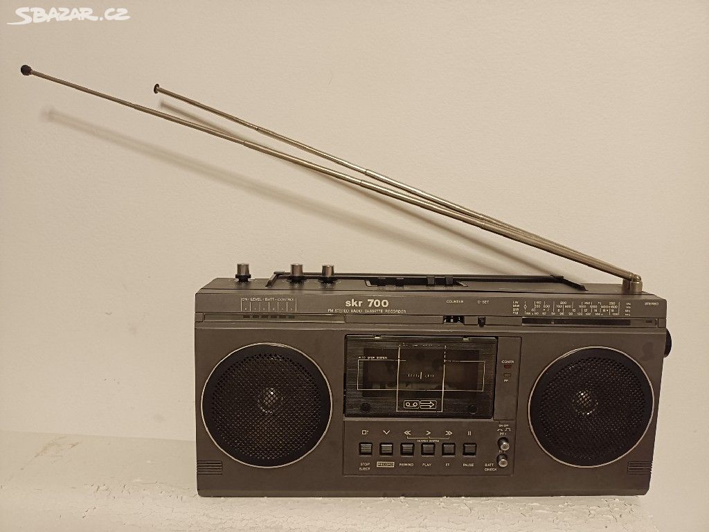SKR 700 radiomagnetofon boombox retro